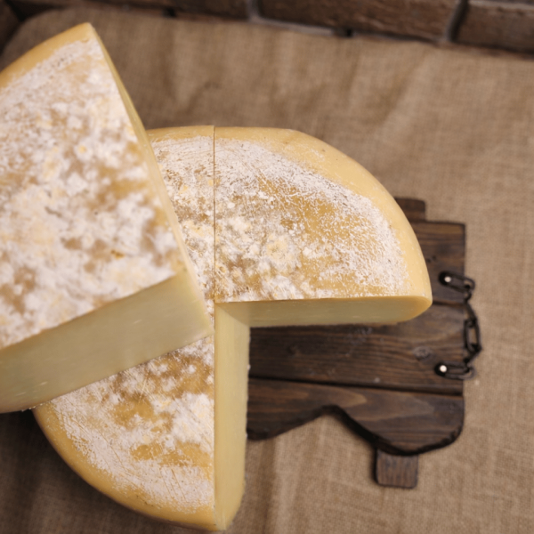 Erzurum Yöresi Eski Kaşar Peyniri – 1 Kg | 18 Ay Dinlendirilmiş